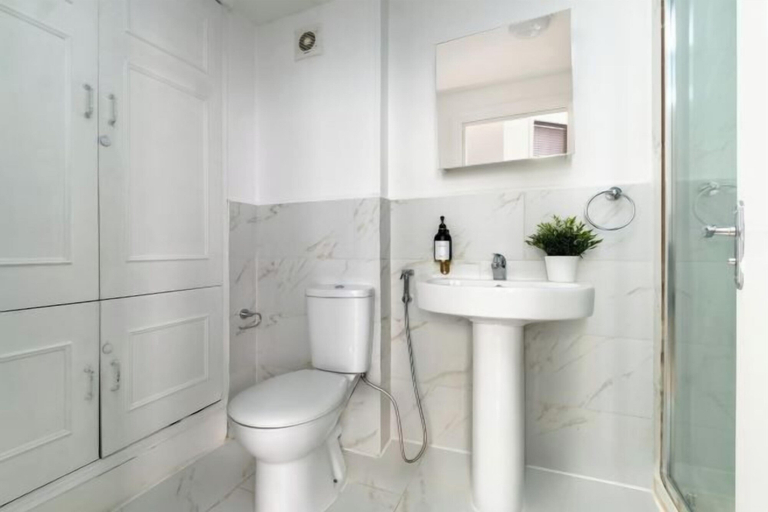 Bathroom 3, Mayfair Apartment, London