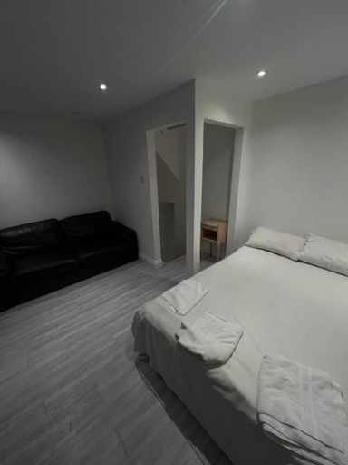Room, Oyo Northbrook Apartments, London