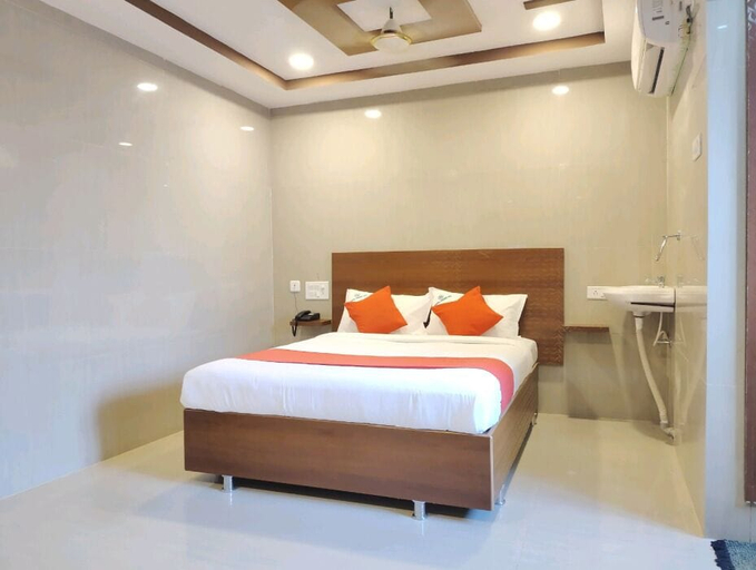 Room 5, Hotel Grand Inn, Warangal