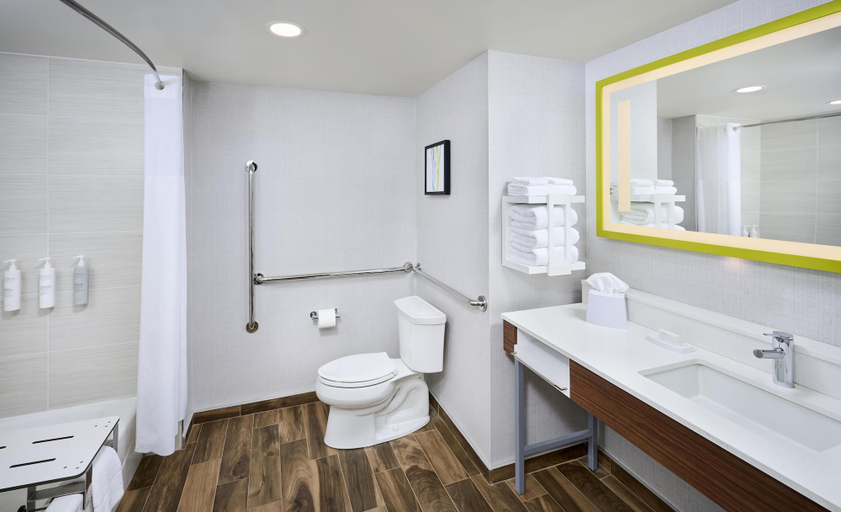 Bathroom 4, Hampton Inn & Suites by Hilton Windsor, Essex