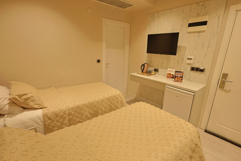 Bedroom 3, Lavender Airport Hotel, Arnavutkoy