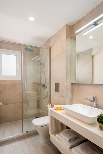 Bathroom 2, Genteel Home Velarde II, Sevilla