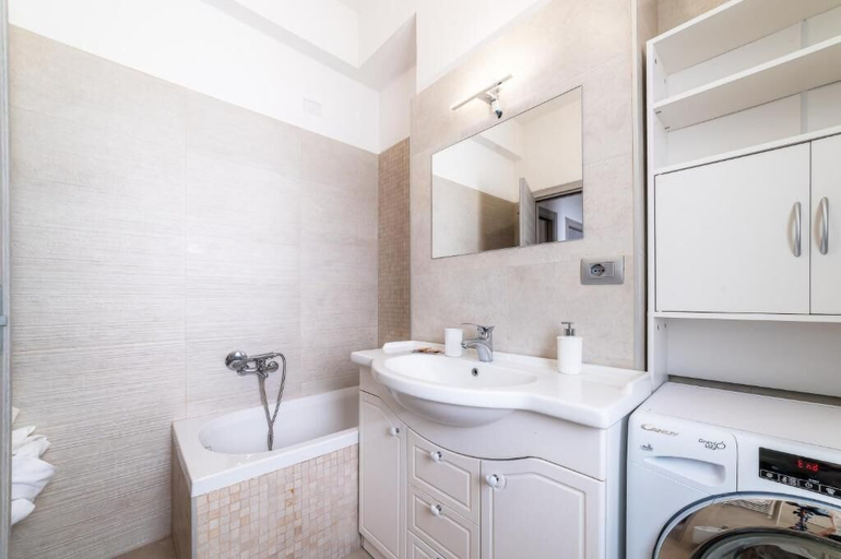 Bathroom 4, Giorgia Flat - Tiburtina Train Station, Rome