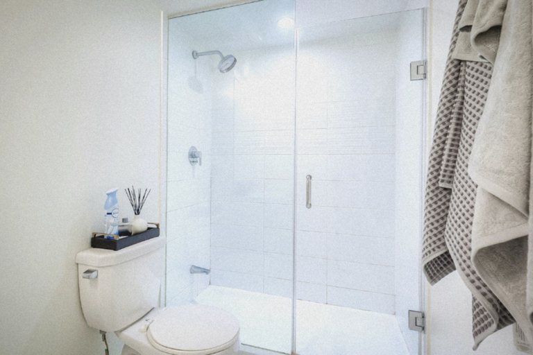 Bathroom, The Sapphire Stay, Toronto