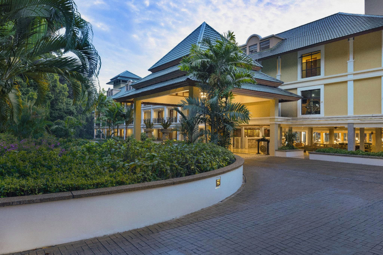 Exterior & Views
