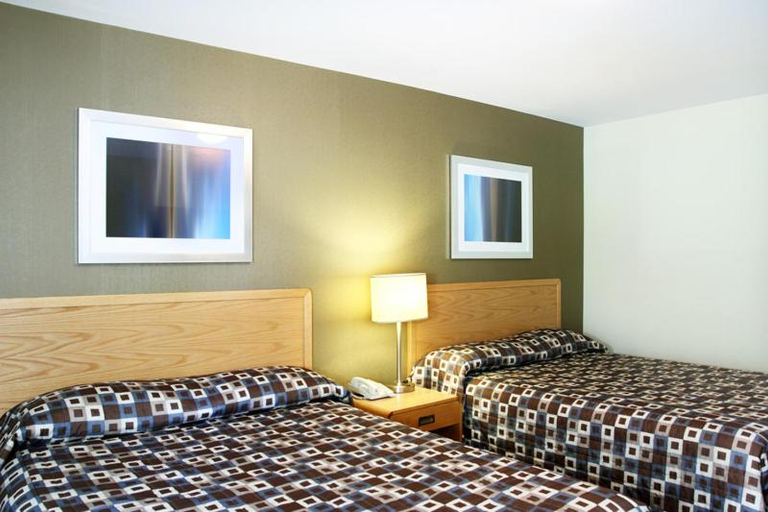 Bedroom 2, Toronto Lakeshore Hotel, Peel