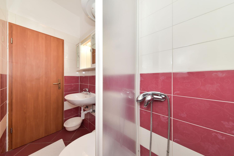 Bathroom 5, Apartments Medanic, Privlaka