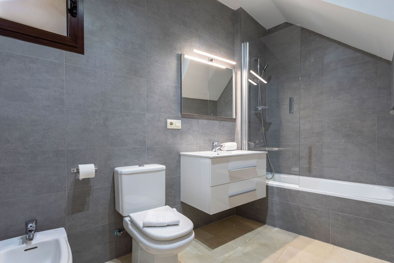 Bathroom, Genteel Home Arfe Terrace II, Sevilla
