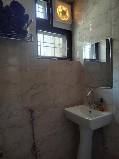 Bathroom 2, Bed N Banter, Lucknow