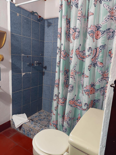 Bathroom 3, El Aguacatal, Panajachel