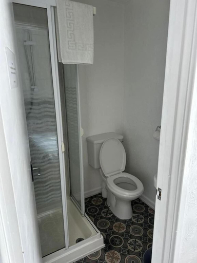 Bathroom 3, The stage door hotel, Blackpool