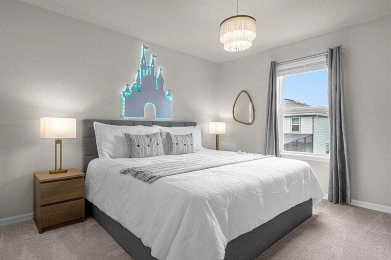 Room 5, 7 Bedroomss/ Windsor Cay Home, Lake