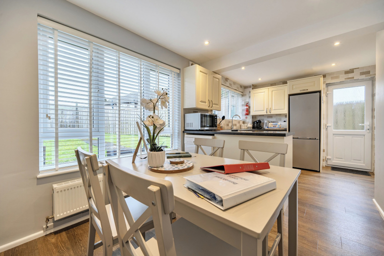 Others 5, 2 Bed House - Sleeps 4 - Garden - Parking - Wifi, Cumbria