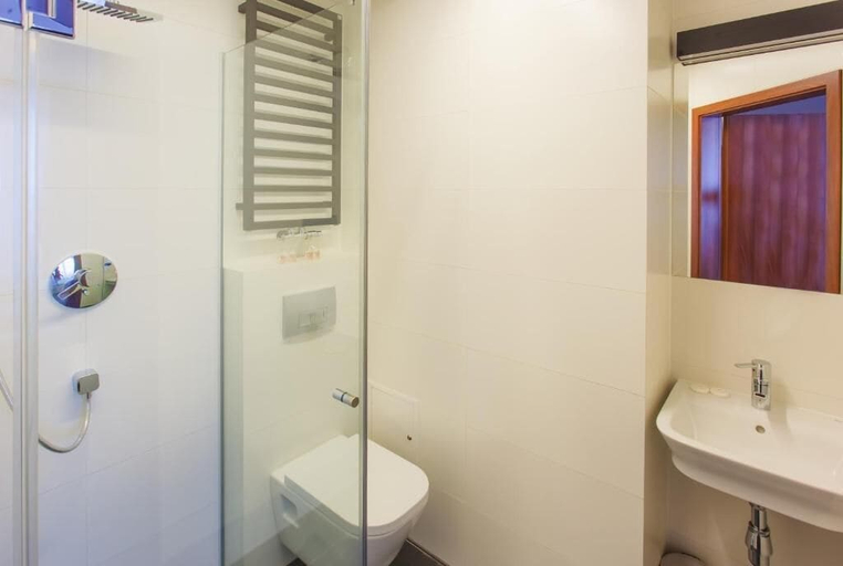 Bathroom 4, Terminal Hotel, Środa Śląska
