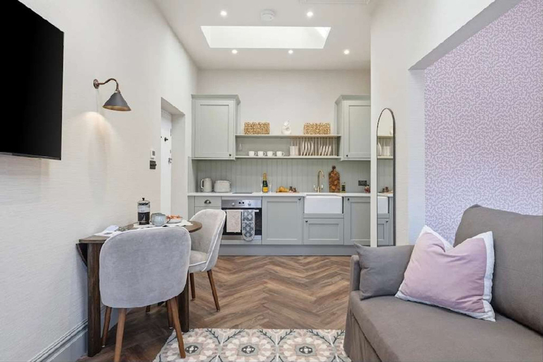 Room 2, Luxury Super King Annexe Nr Goodwood, West Sussex