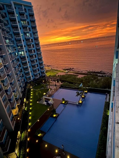 Pool, Deluxe Apartment Balcony with Seaview, Parañaque