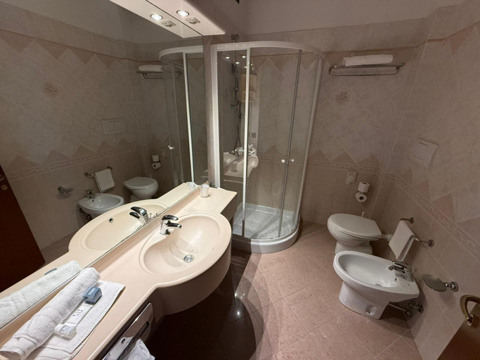 Bathroom, Hotel Le Ville, Lucca