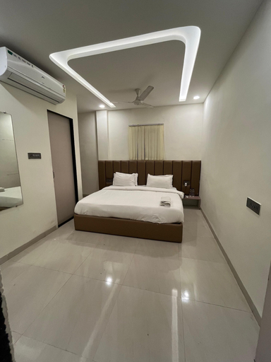 Room 3, Venzaa Inn, Indore