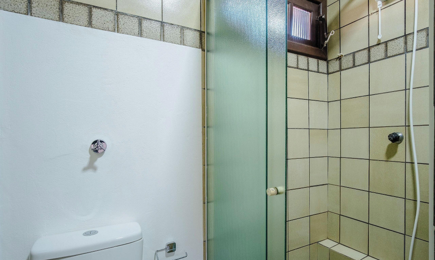 Bathroom, 3-bedroom House 800m From the Beach Tab0140, Garopaba