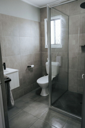 Bathroom 4, The Rix Hotel Motel, Charters Towers