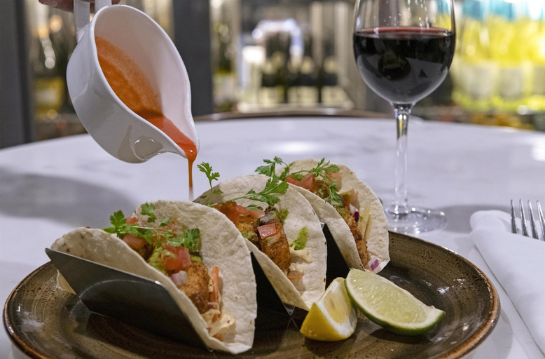 Food & Drinks 5, DoubleTree by Hilton Hotel West Edmonton, Division No. 11