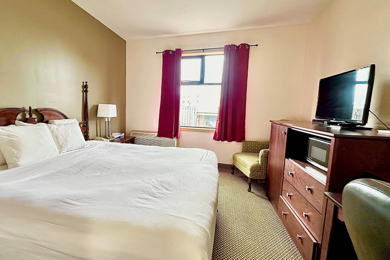 Bedroom 3, Econo Lodge City Centre, Frontenac
