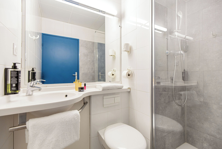 Bathroom 5, ibis budget Toulon Centre, Var