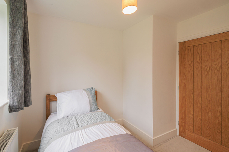 Room 5, Host Stay Hawthorn Bank, Leeds