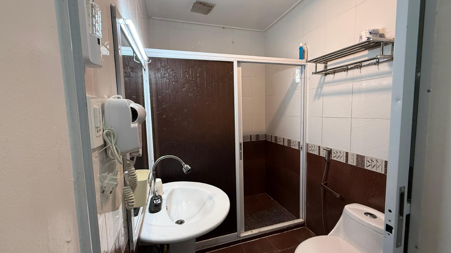 Bathroom 3, Seamed Guest House, Santa Fe