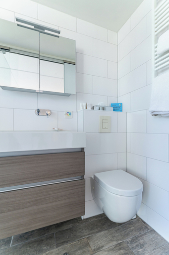 Bathroom 4, Hotel Kijkduin, Veere