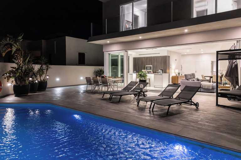 Pool 5, Villa Ixoria, St Julian's