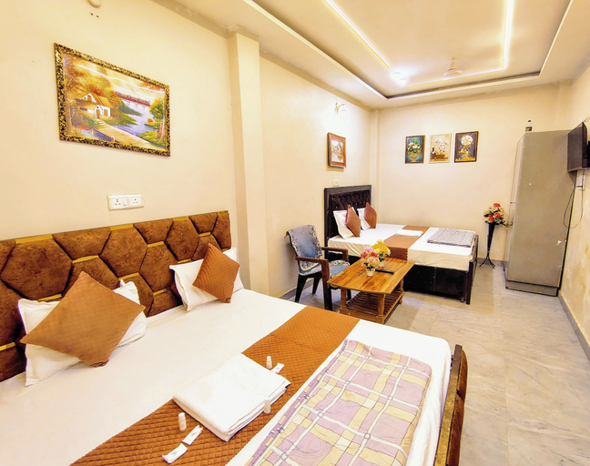 Room 2, Luxury Hotel River Miles Inn Varanasi, Varanasi