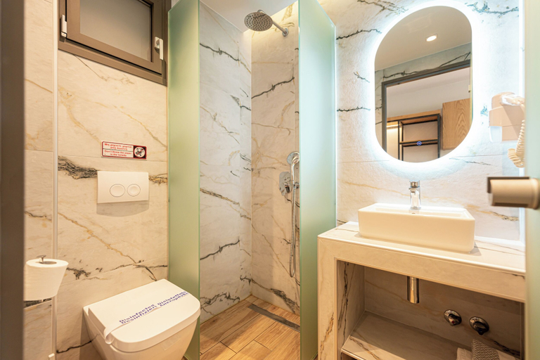 Bathroom 5, Elegant Maltepe Accommodation, Central Macedonia