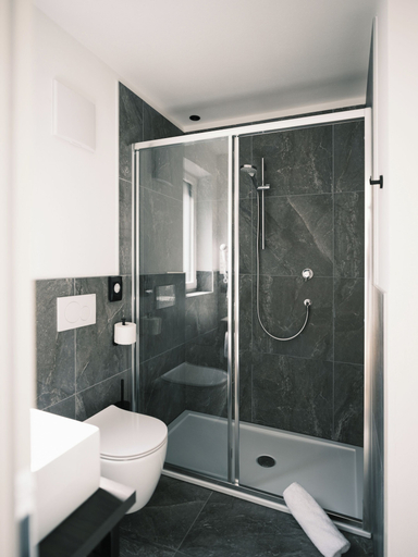 Bathroom 2, Smarthotel Brenner24 - Self Check In, Bolzano