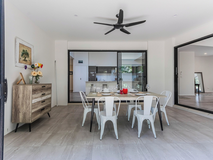 Dining 4, Longboard Coastal Retreat, Tweed Heads