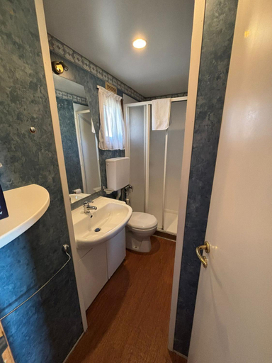 Bathroom, In Country Luxury Lodges, Macerata