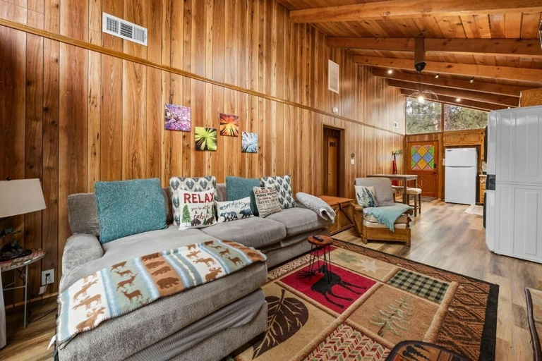 Living area 3, Mama Bear's Cozy Cabin, San Bernardino