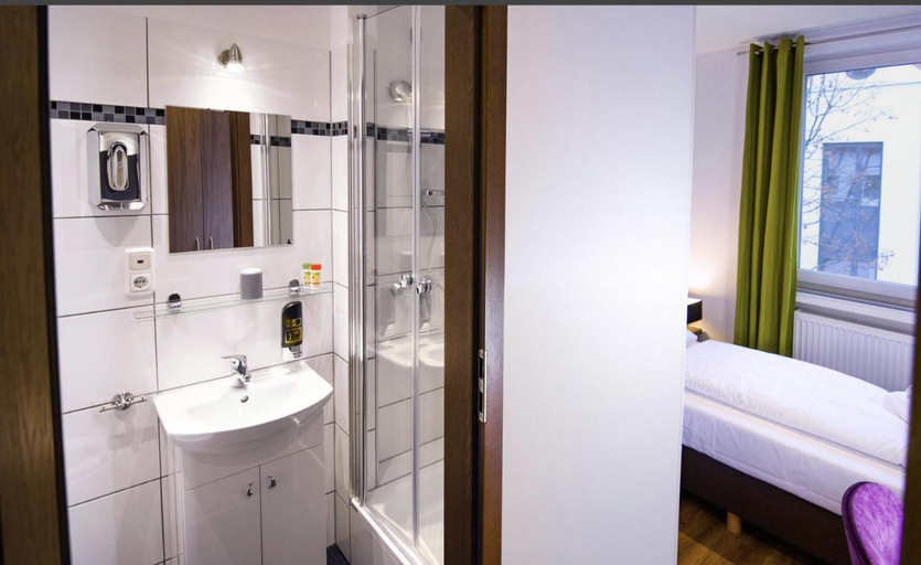 Bathroom, Hirsch Hotel Hanau, Main-Kinzig-Kreis
