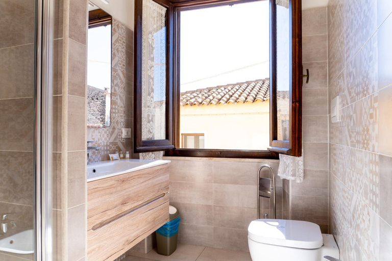 Bathroom 2, Casa Ombrina, Nuoro