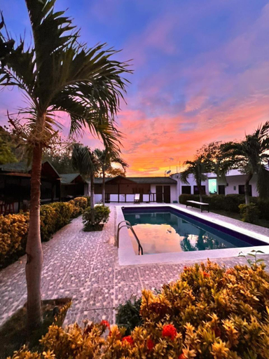 Sport & Beauty 4, La Masia Hostal, Santa Marta (Dist. Esp.)