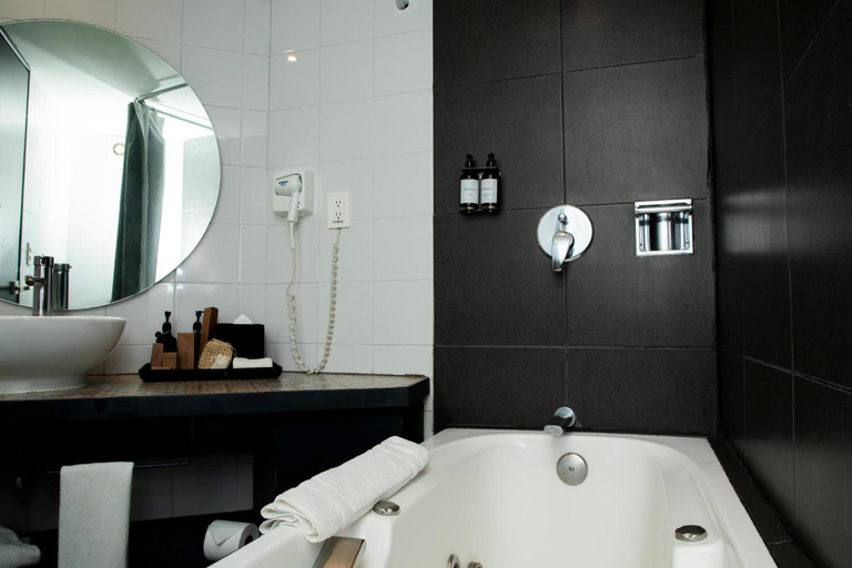 Bathroom 5, Hotel B Urban Xaman by Fontán Reforma, Mexico City