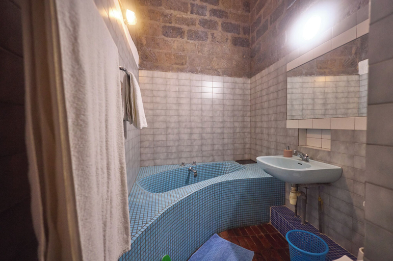 Bathroom 3, Villa Rock Stop Falls, Westlands