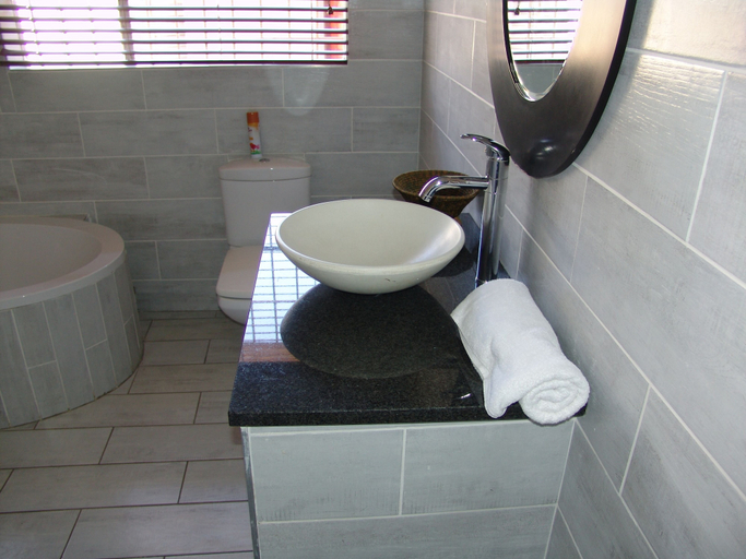 Bathroom 5, African Moon Corporate House, Ekurhuleni