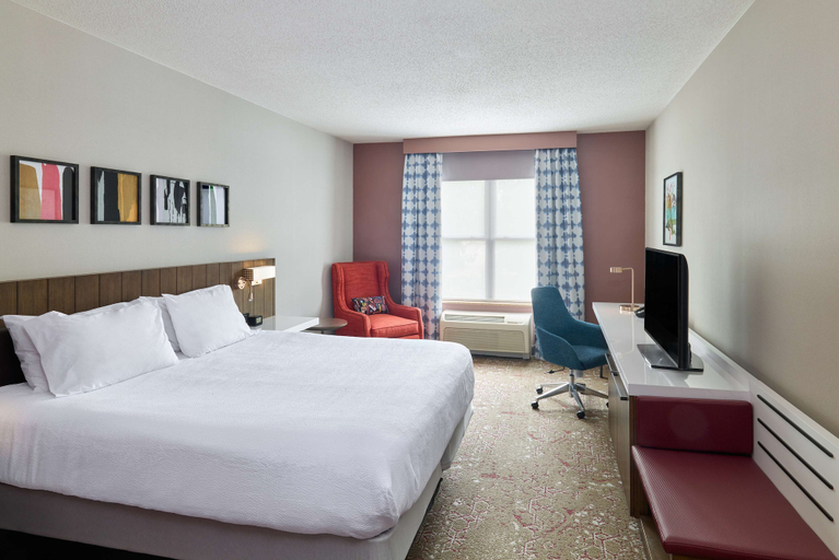 Bedroom 3, Hilton Garden Inn Bloomington, Monroe