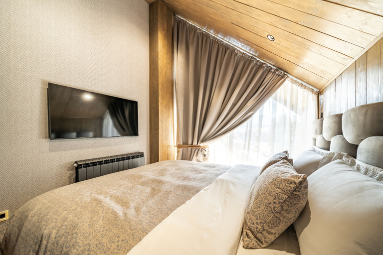 Room 5, Monte Pine Chalet 1