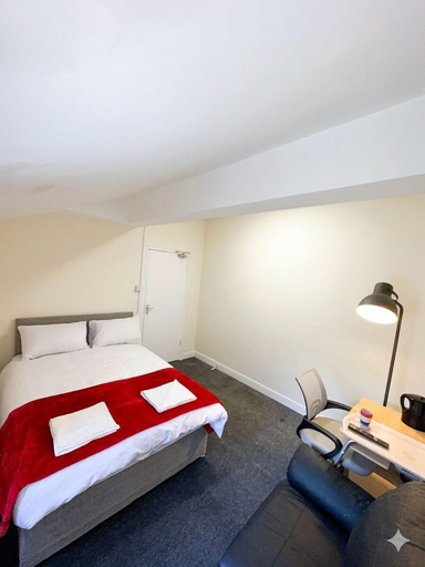 Bedroom 5, Macclesfield Lodge, Cheshire East
