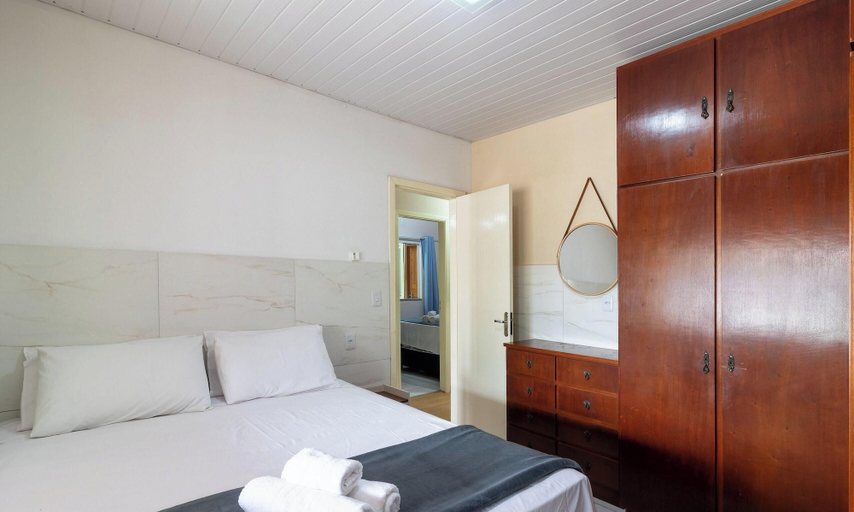 Room 3, 4 BR House w/ Pool, 500m From Beto Carrero Jrs0130, Penha