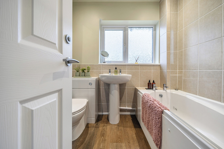 Bathroom, 2 Bed House - Sleeps 4 - Garden - Parking - Wifi, Cumbria
