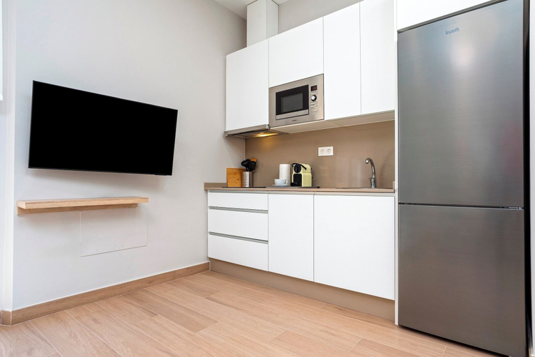 Private kitchen, Nice apt With Terrace in Malaga. Trinidad Grund B, Málaga