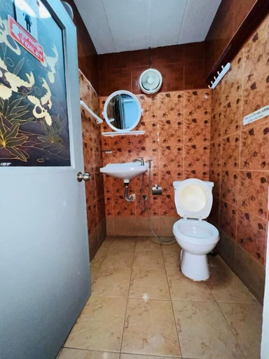 Bathroom 4, Patong Adventure Hostel, Pulau Phuket